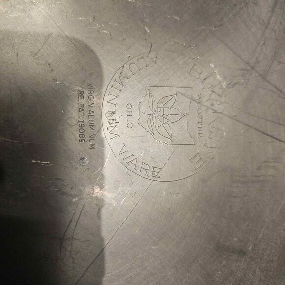 Aluminum Buckeye Wear Ever Round Cake Pan with Handles 12" x 1.5" - Picture 4 of 4